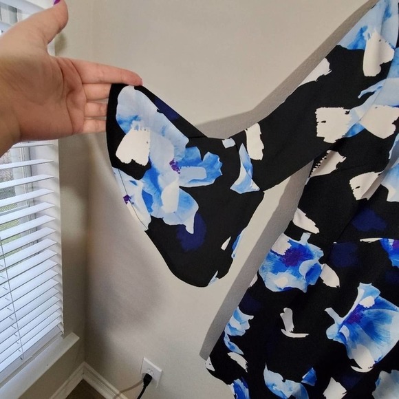 Maggy London Floral Bell Sleeve Dress‎ Sz 4 - Picture 3 of 7